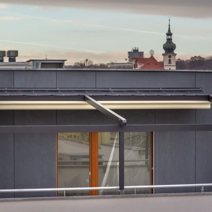 Obrázek č. 2 pro 'Odolná pergola se shrnovací střechou'