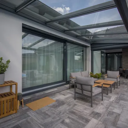 Obrázek č. 15 pro 'Rohová prosklená pergola s integrovanými markýzami'
